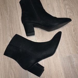 Black ankle boots with side zipper sz 9